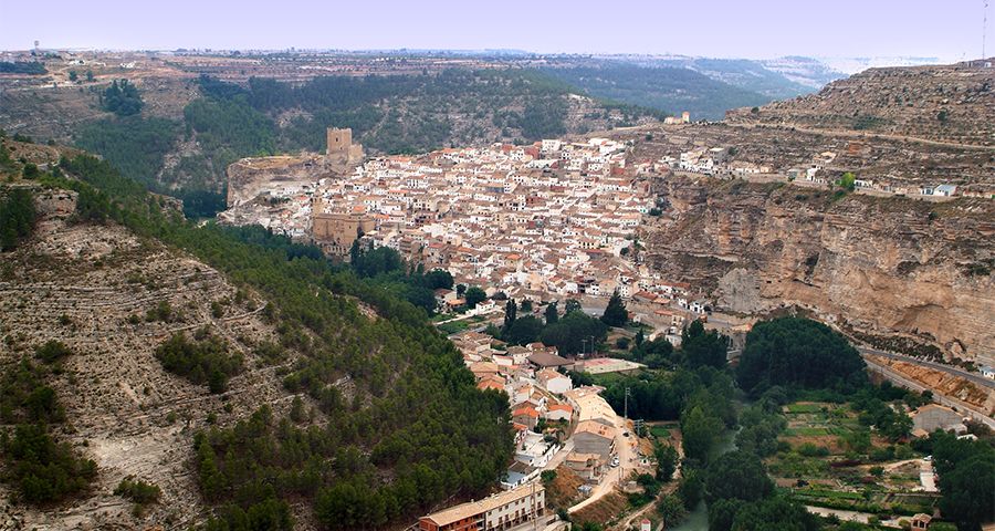 Panoramic view of Alcalá del Júcar, its castle and houses above the gorge